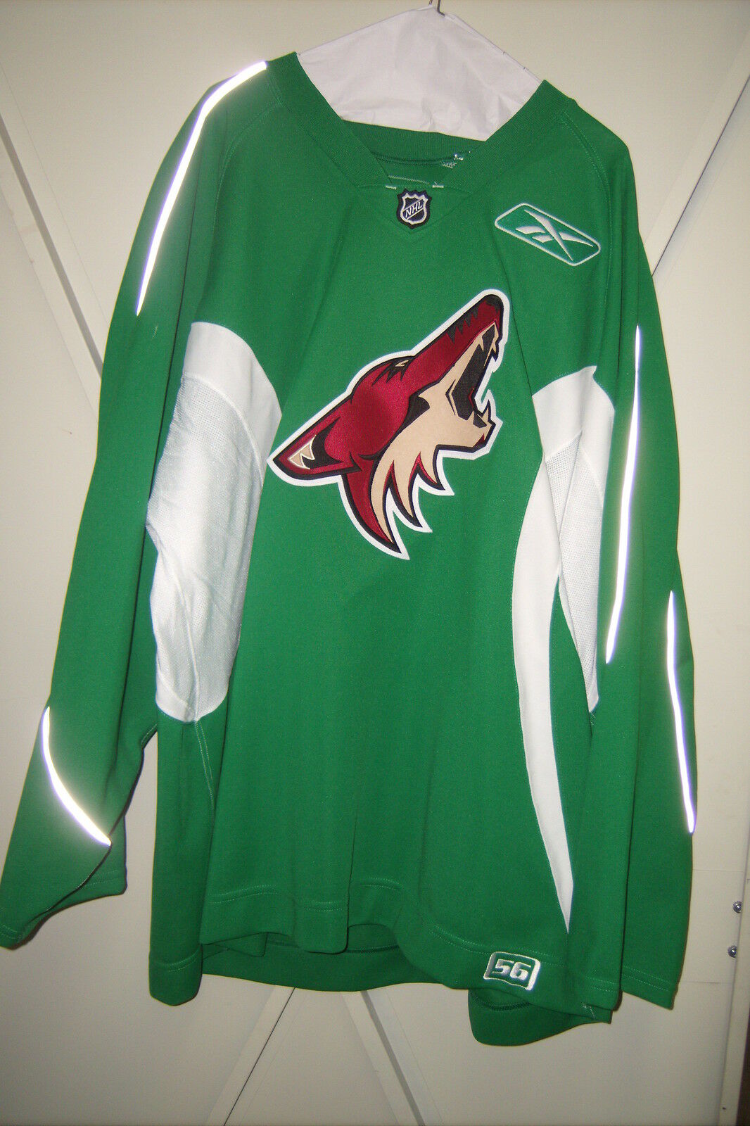 Phoenix Coyotes Worn Green Reebok #8 Practice Jersey From 2007-2009 (size 56)